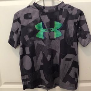 Boys Under Armour heatgear t shirt size L